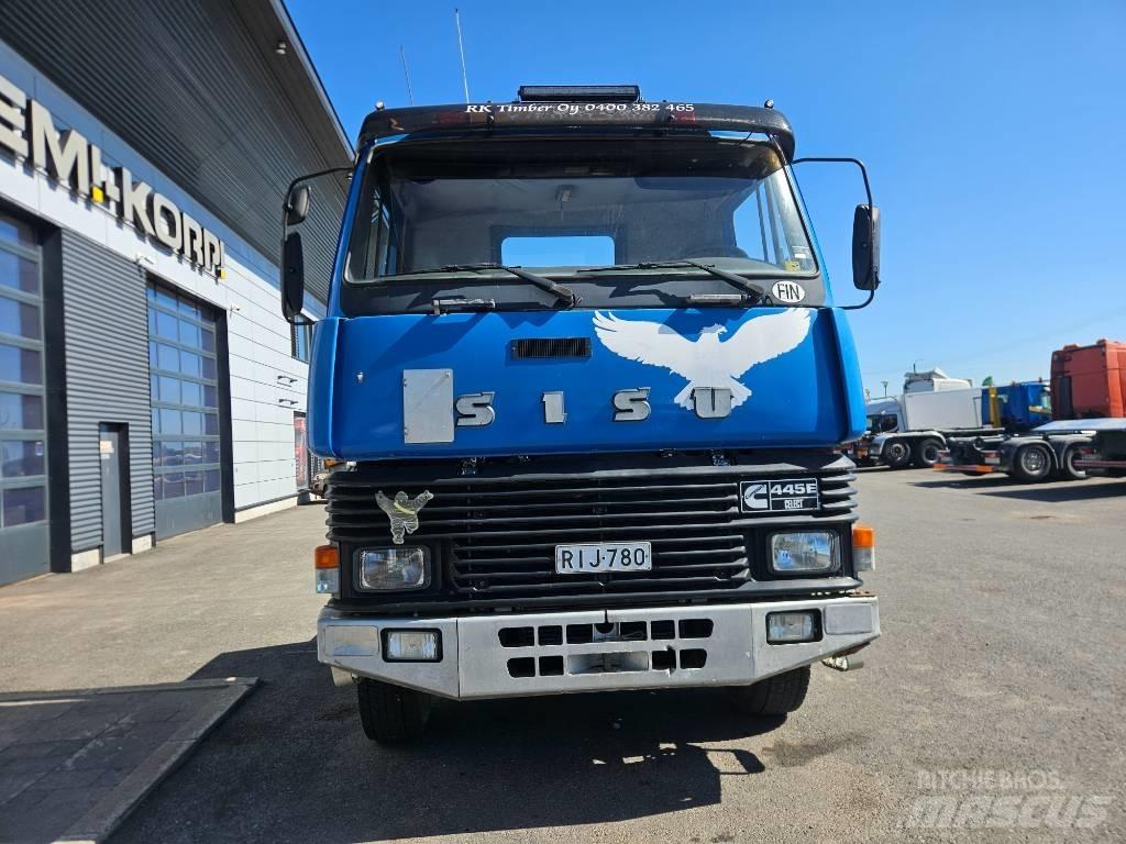 Sisu SM 320 Nákladní automobily pro přepravu lesních strojů