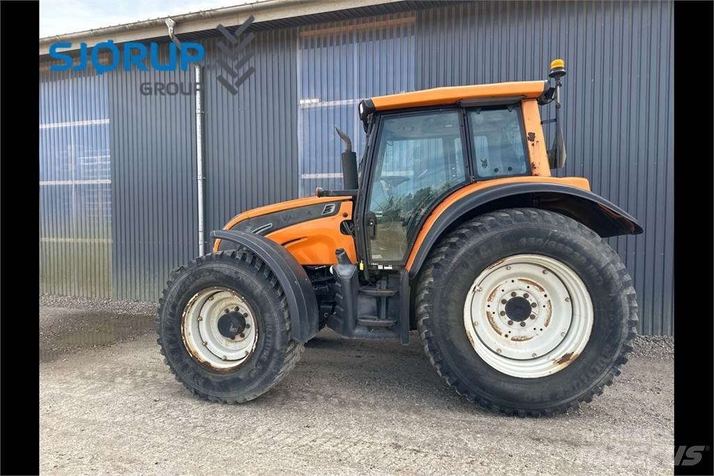 Valtra N142 Traktory