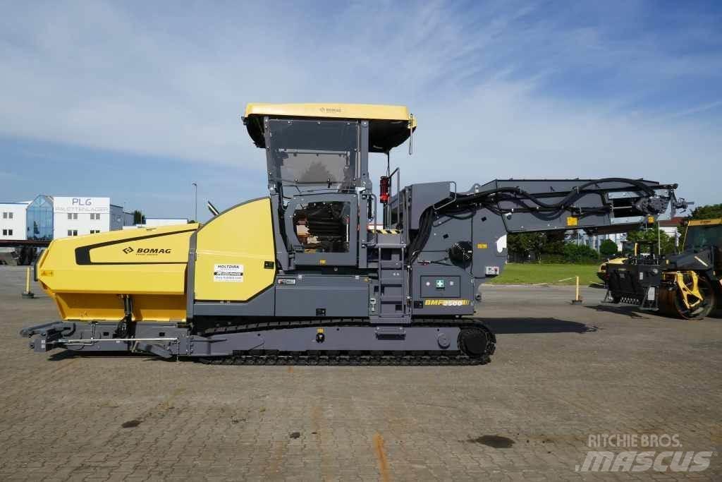 Bomag BMF 2500 M Dávkovače, podavače