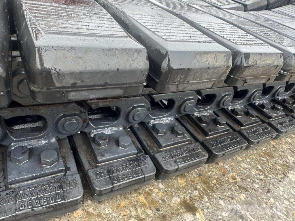 Komatsu PC 35 MR-2 Pásy, řetězy a podvozek