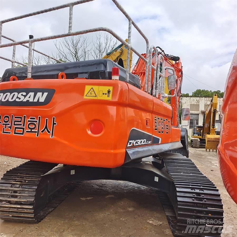 Doosan DX300 Pásová rýpadla