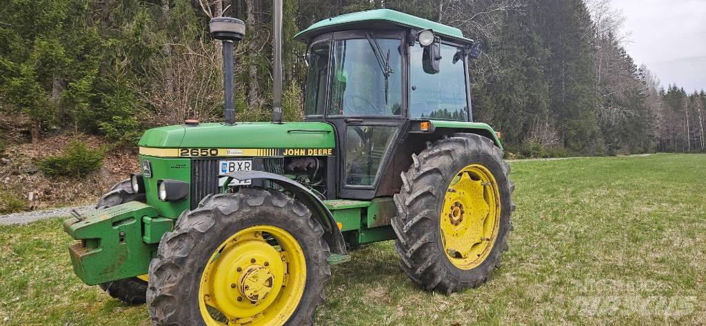 John Deere 2650 Traktory