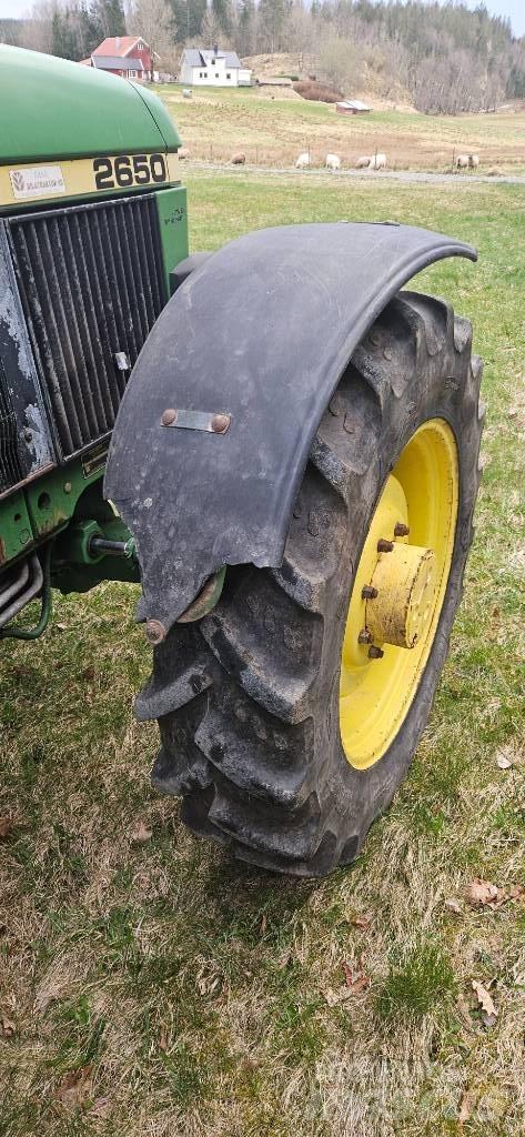 John Deere 2650 Traktory