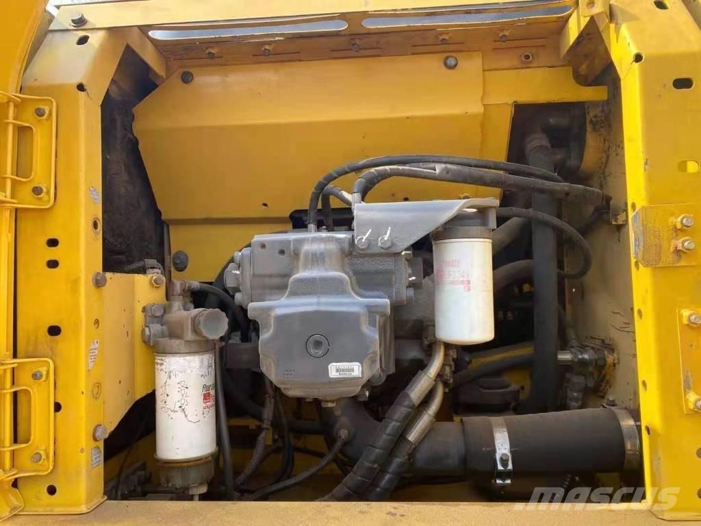 Komatsu pc220-8 Pásová rýpadla
