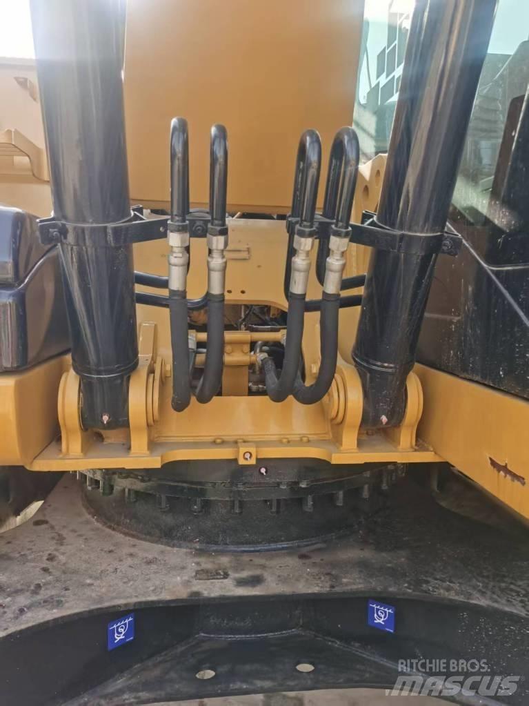 CAT 320d2 Pásová rýpadla