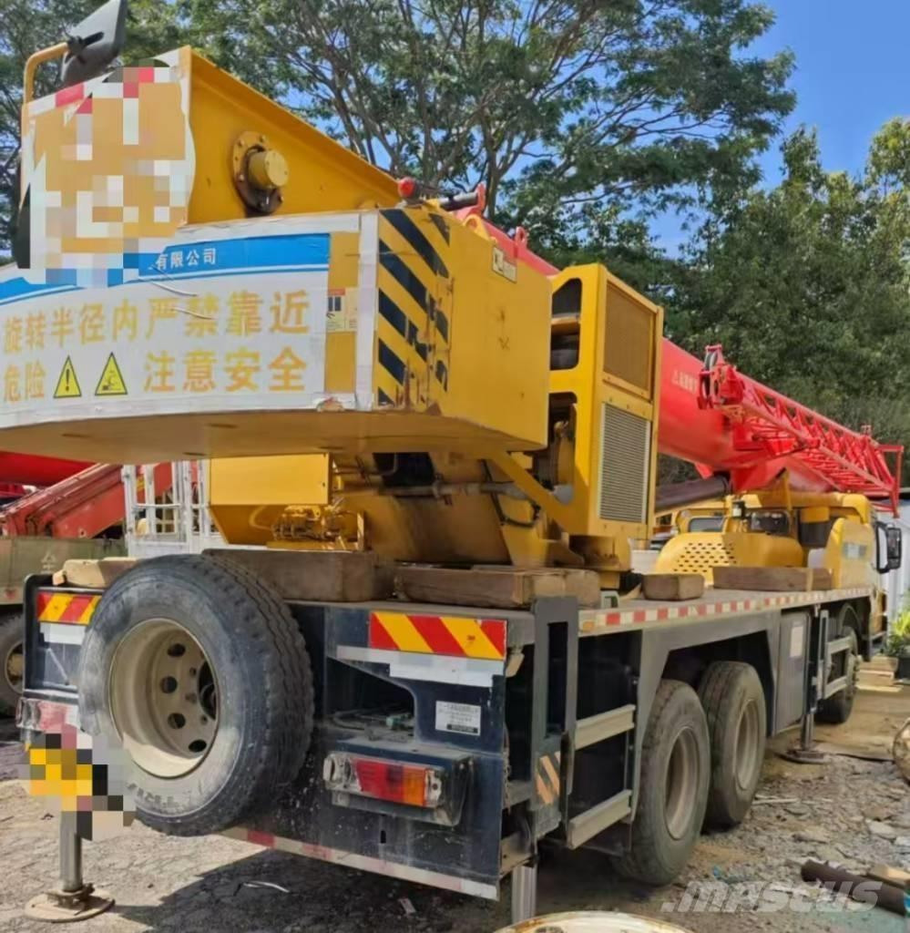 Sany STC250S Univerzální terénní jeřáby