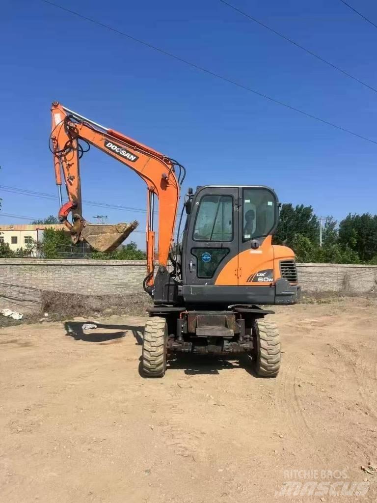 Doosan DX60W Kolová rýpadla