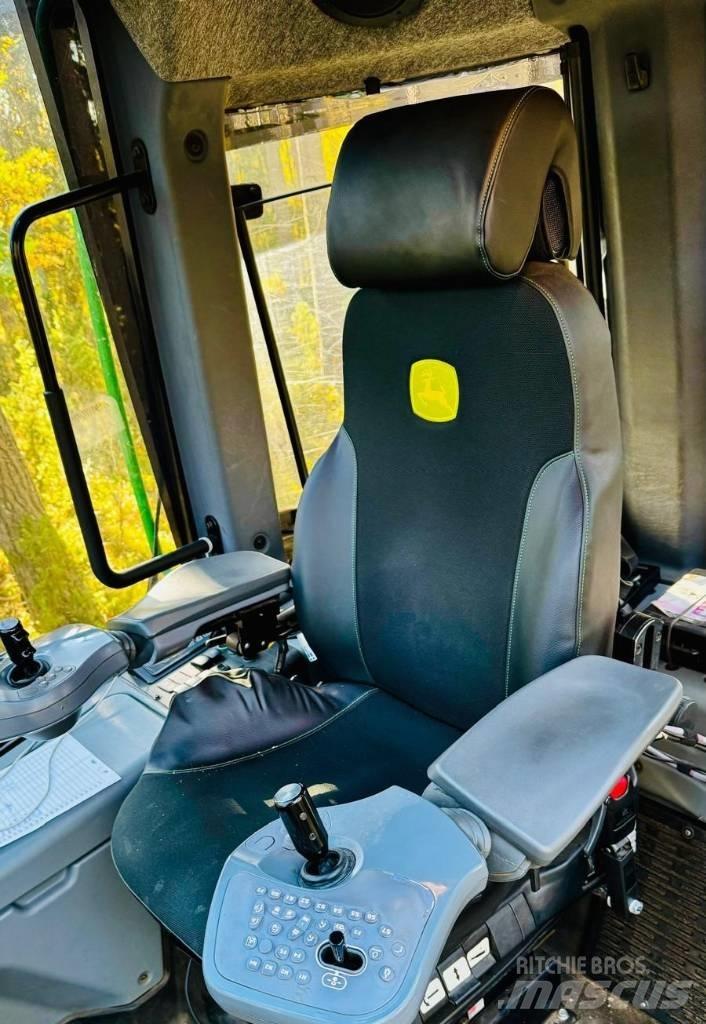 John Deere 1010G Vyvážecí traktory