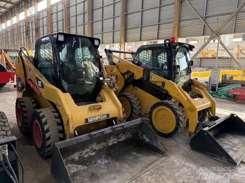 CAT 246C and 262D Smykem řízené nakladače