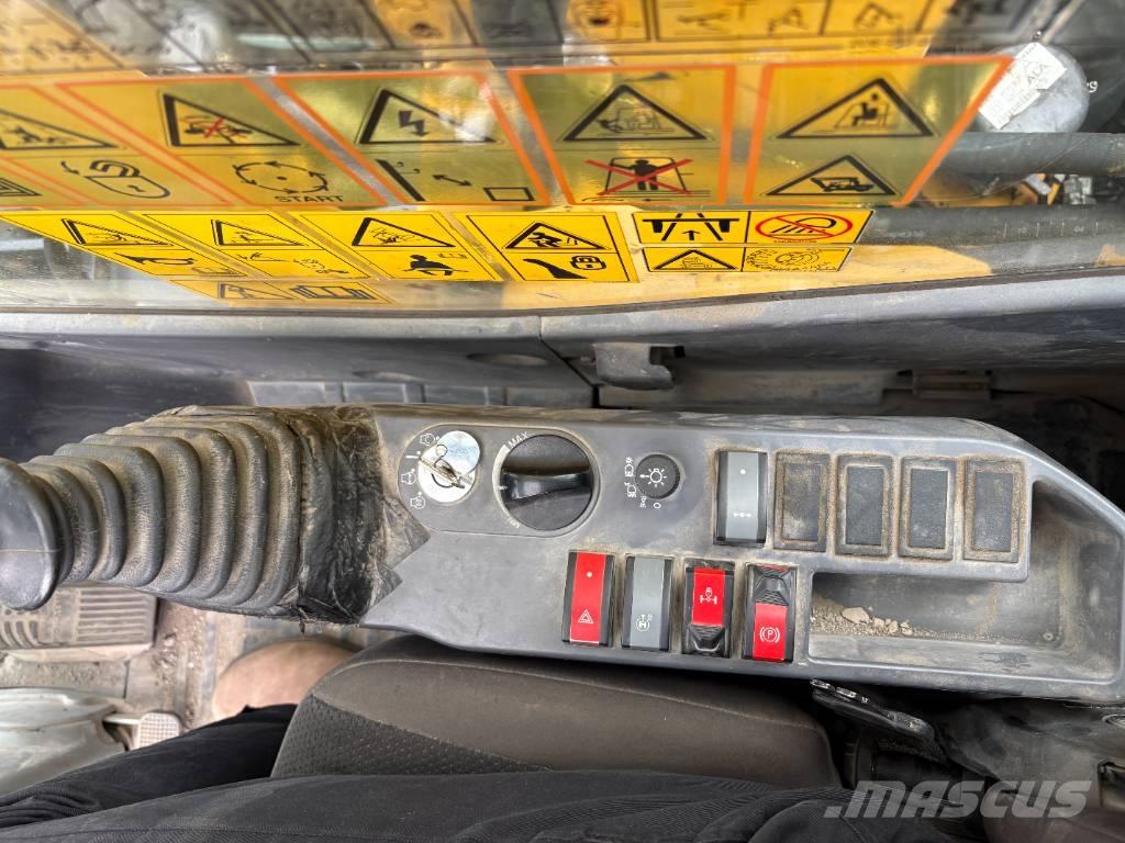 Komatsu PW148-11 Kolová rýpadla