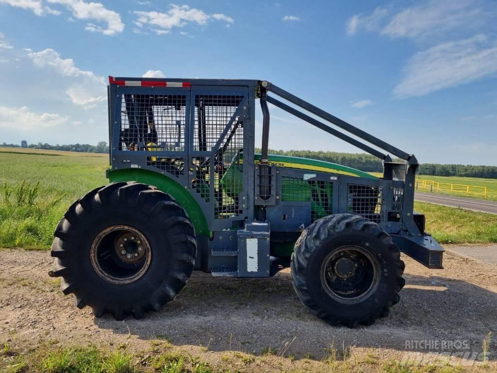John Deere 5100 M Lesní traktory