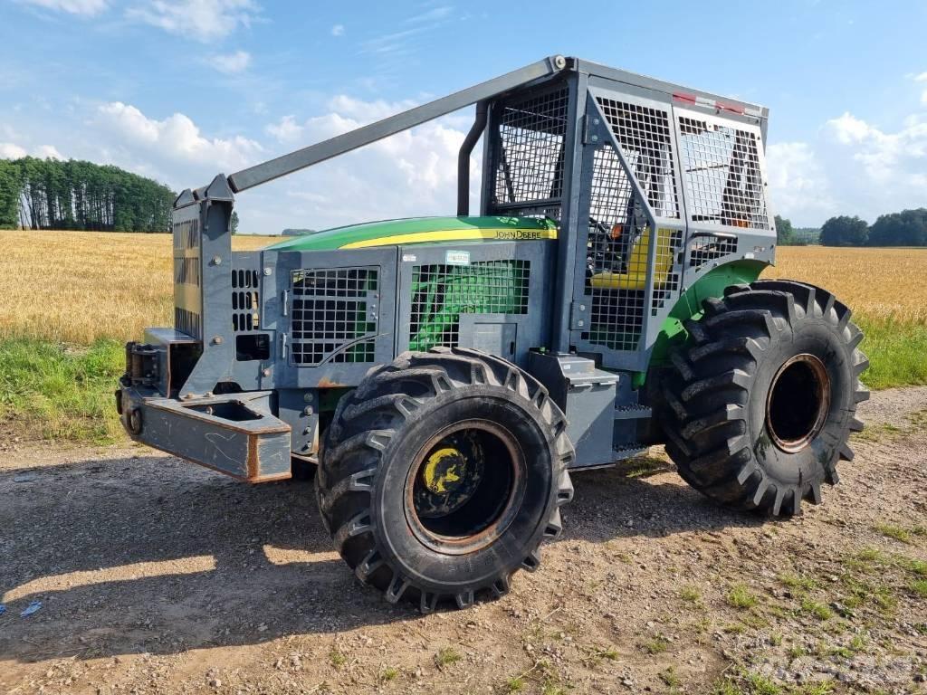 John Deere 5100 M Lesní traktory