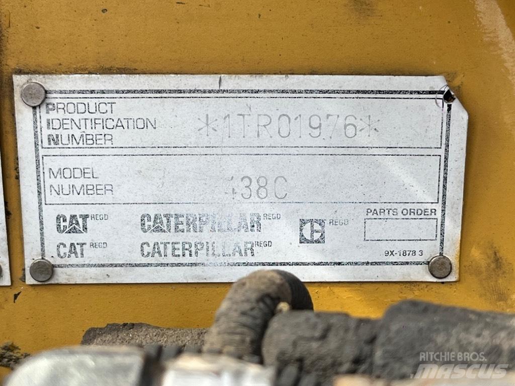 CAT 438 C Rýpadlo-nakladače