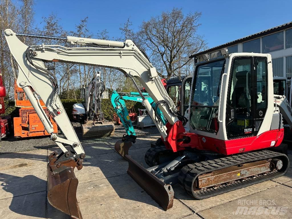 Takeuchi TB250 Mini rýpadla < 7t