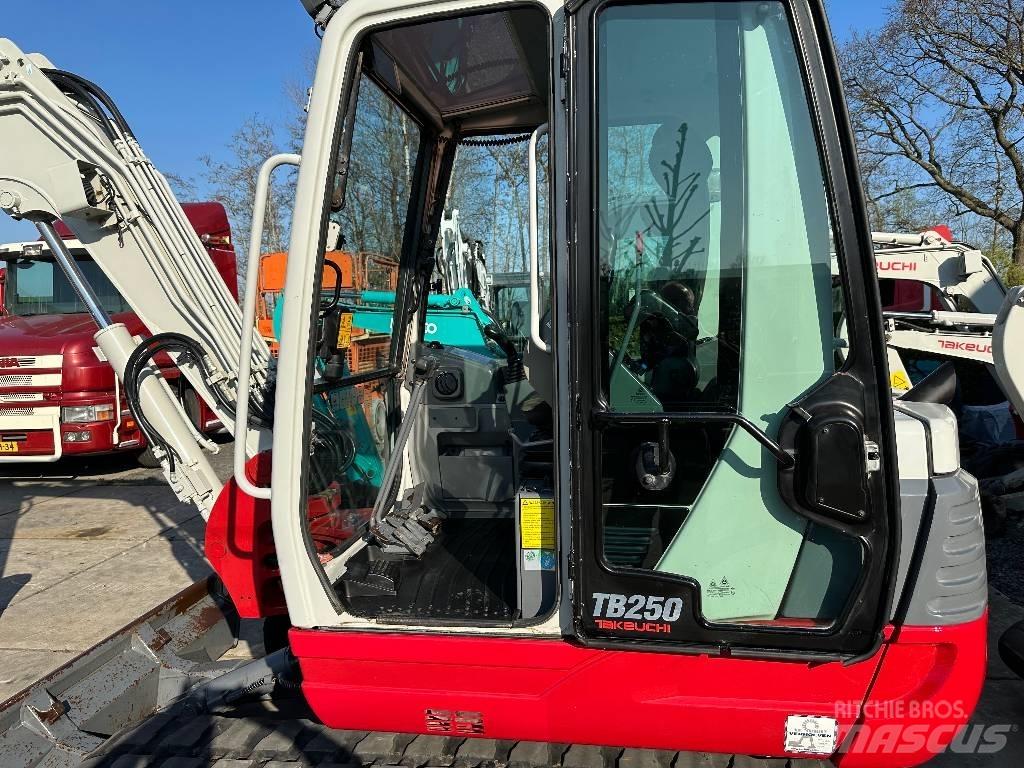 Takeuchi TB250 Mini rýpadla < 7t