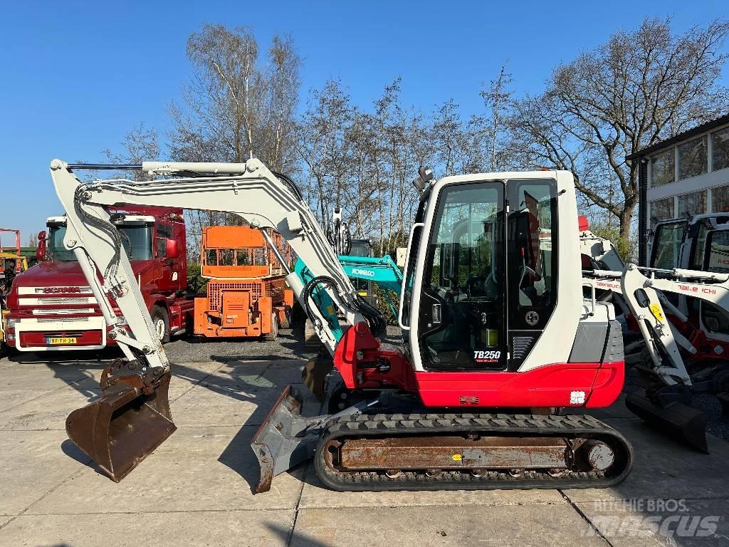 Takeuchi TB250 Mini rýpadla < 7t