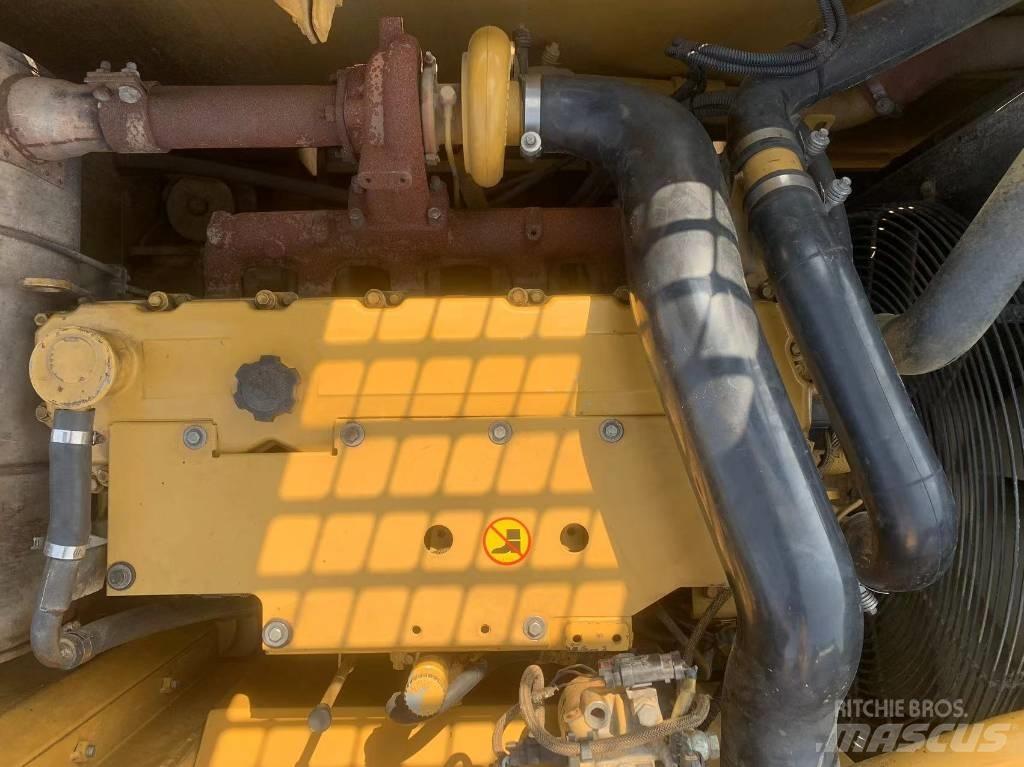 CAT 323 D L Pásová rýpadla