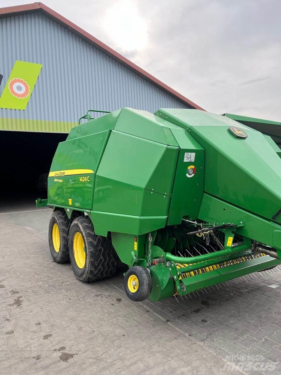 John Deere 1424 C Lis na hranaté balíky