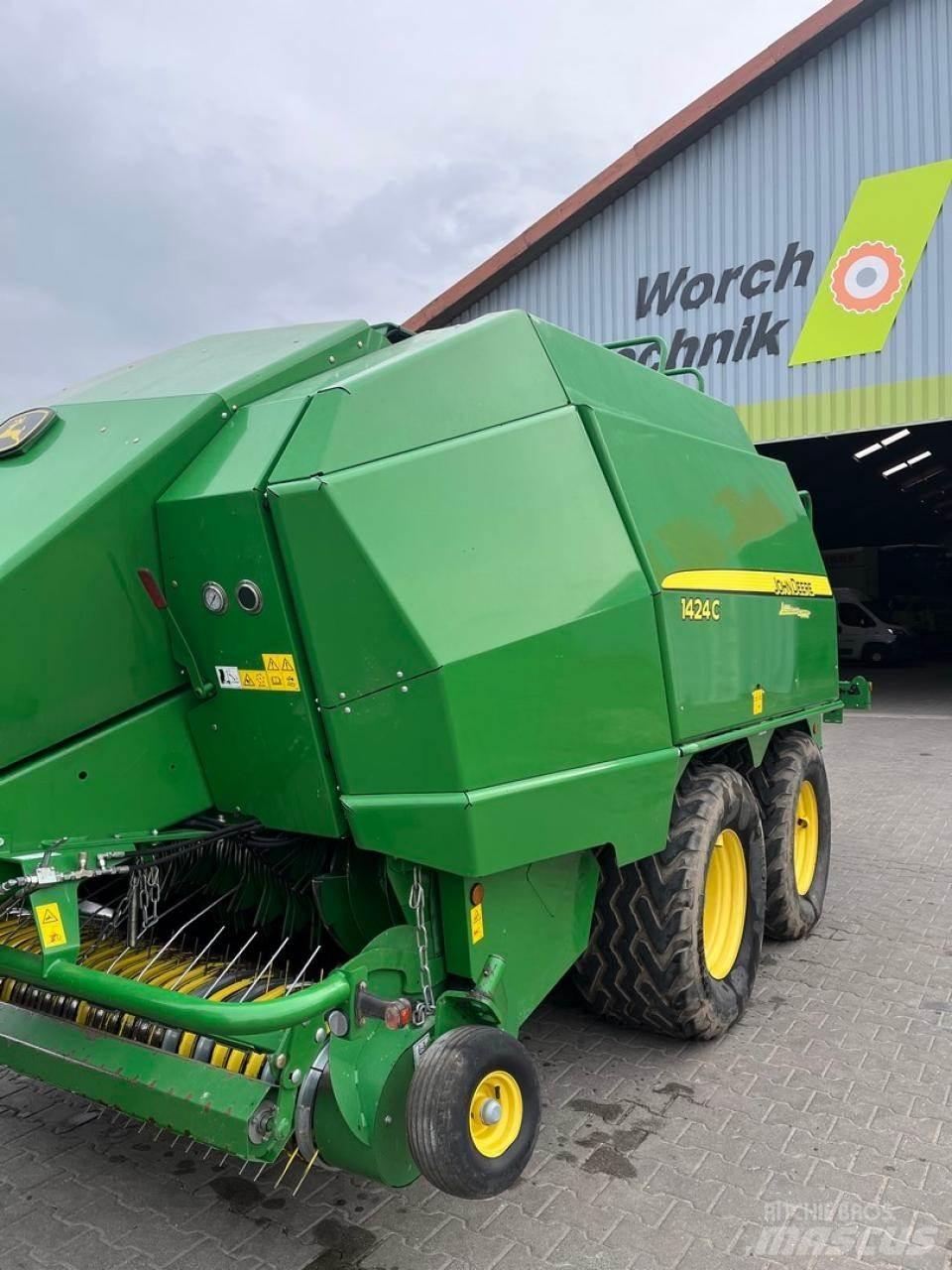 John Deere 1424 C Lis na hranaté balíky