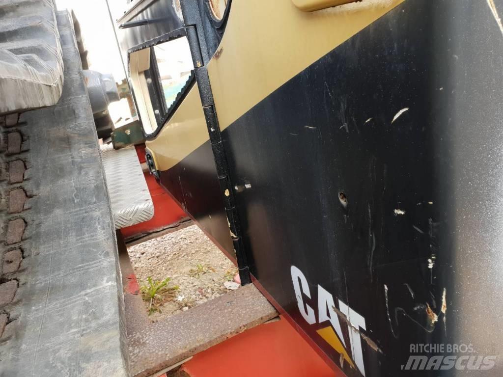CAT 320B ali 320 Kabiny a interiér