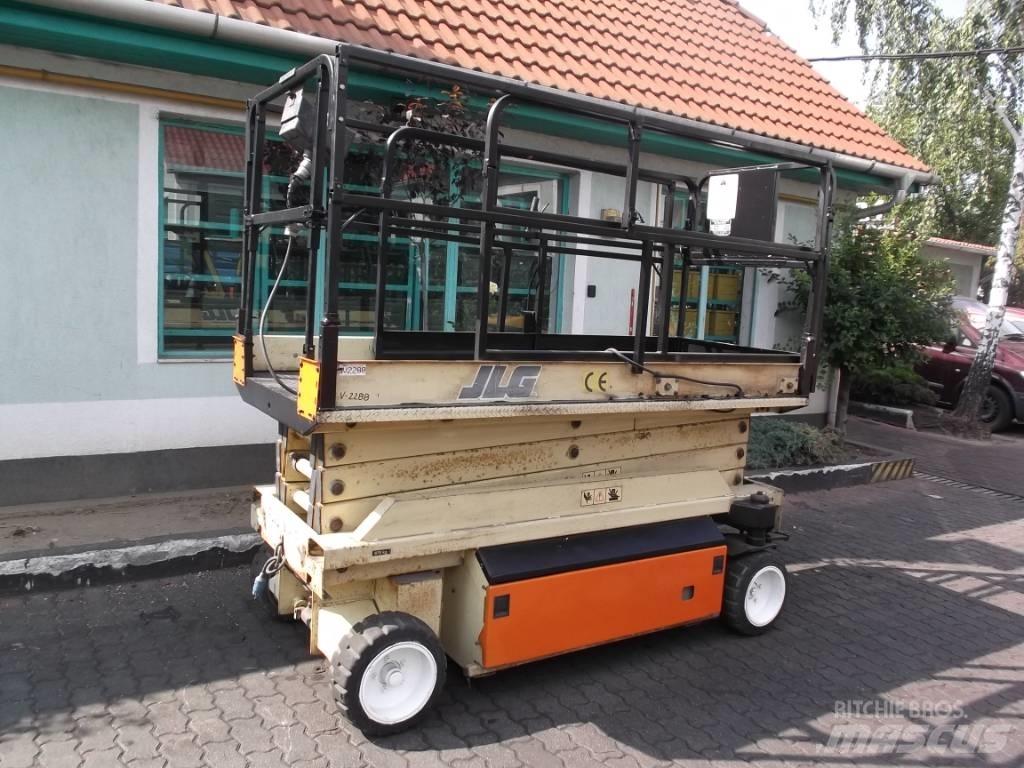 JLG 2646E      V-2288 Vertikální sloupové výtahy