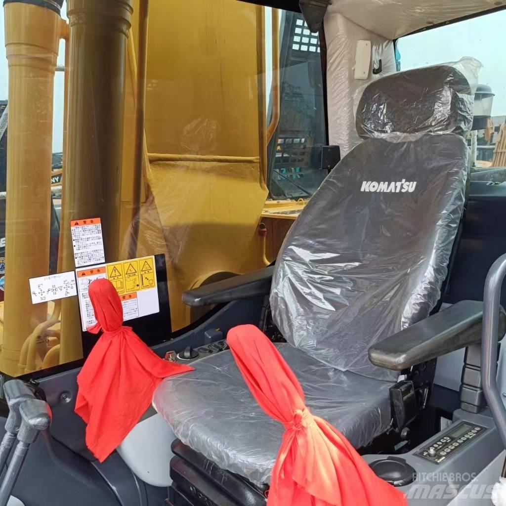 Komatsu PC 220 Pásová rýpadla