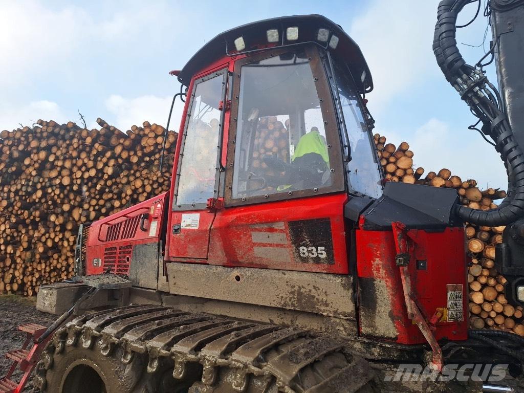 Komatsu 835 Vyvážecí traktory
