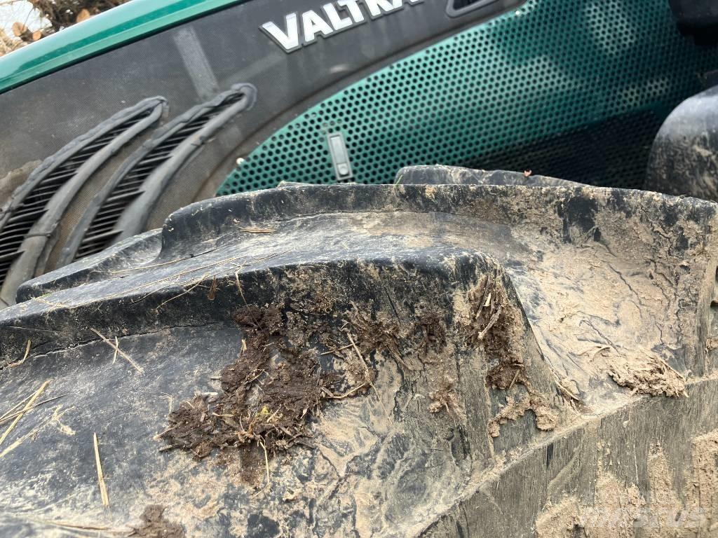 Valtra T 213 V Lesní traktory