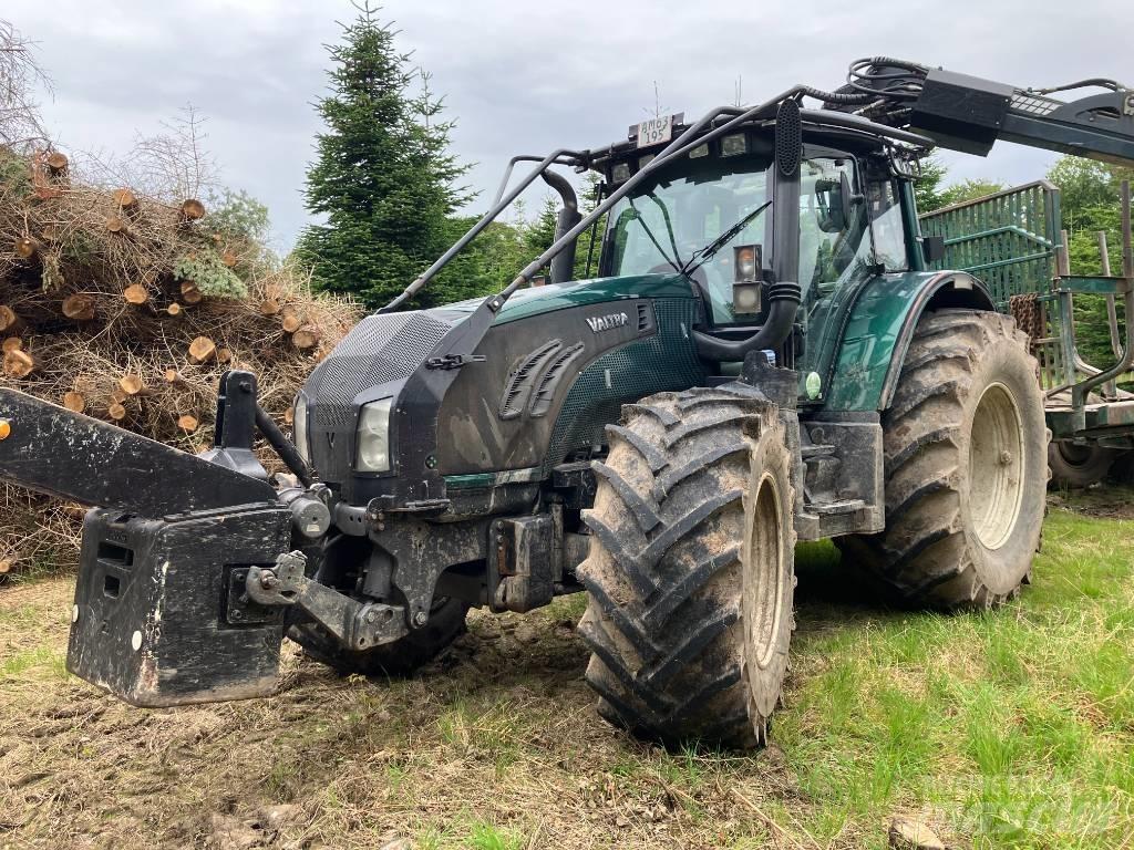 Valtra T 213 V Lesní traktory