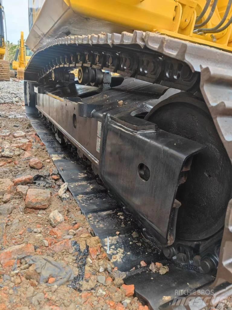 Komatsu PC 200-8 Pásová rýpadla