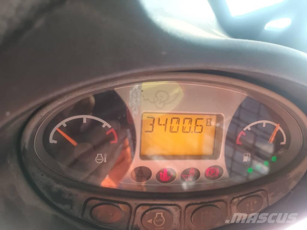 Bobcat S 770 Smykem řízené nakladače