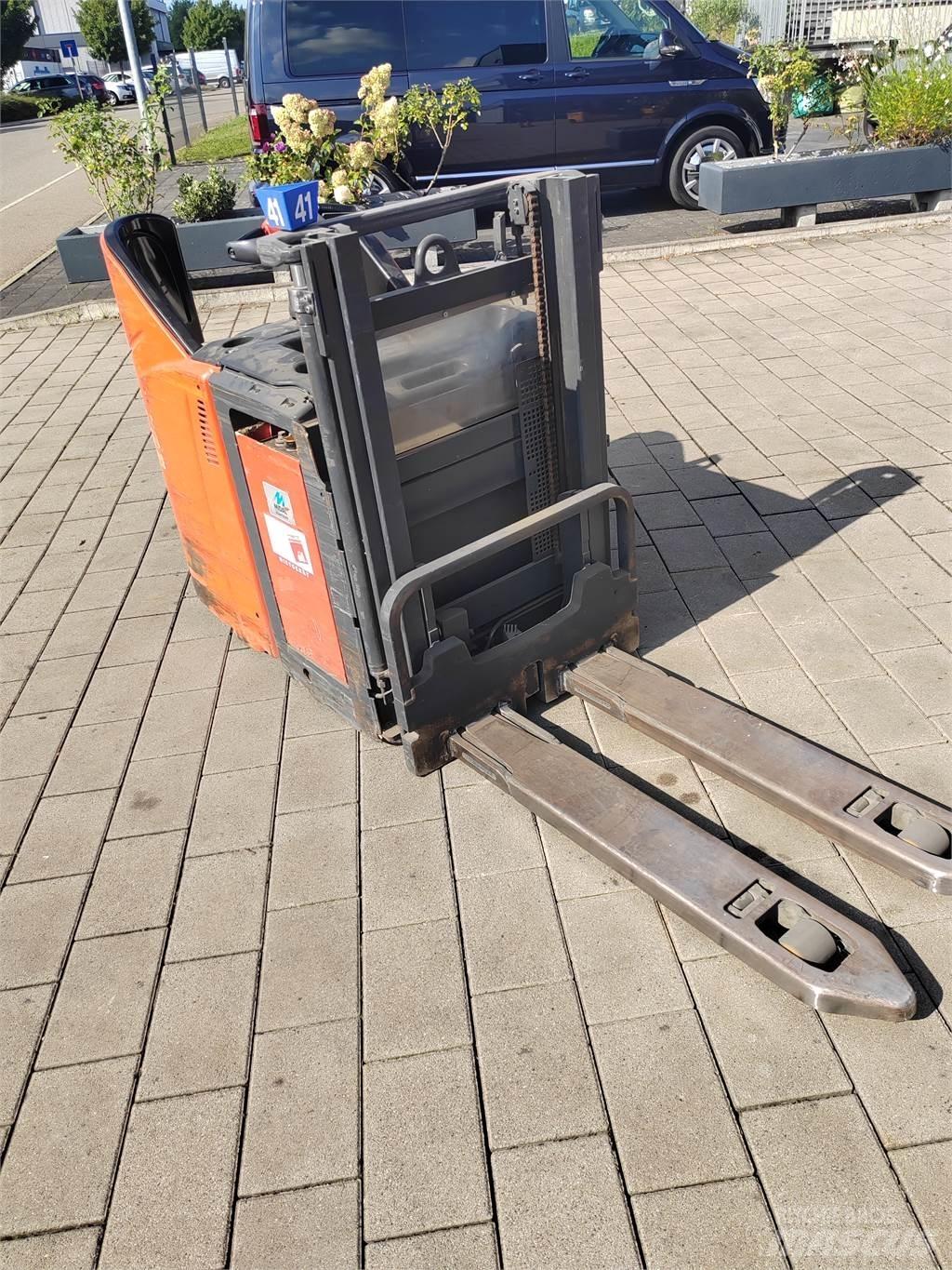 Linde L12 LHP SP Ručně vedené vysokozdvižné vozíky