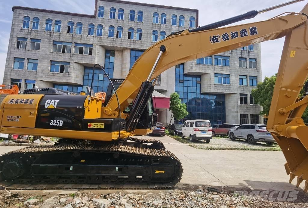 CAT 325 D Pásová rýpadla
