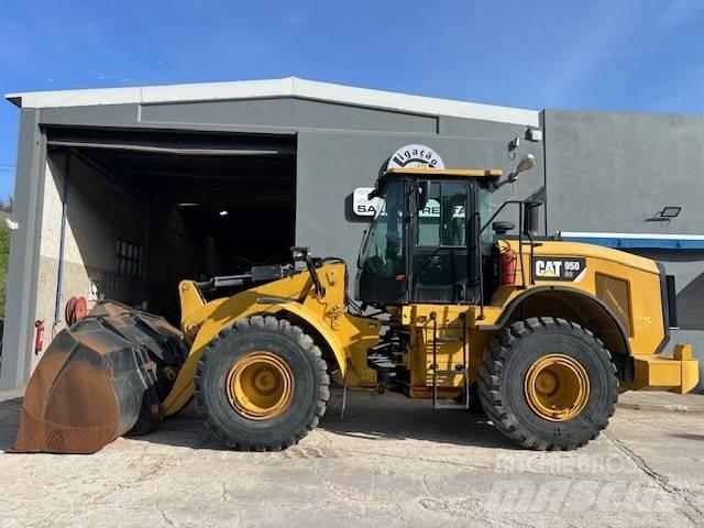 CAT 950 Kolové nakladače