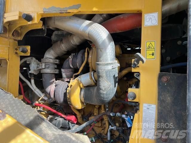 CAT 950 Kolové nakladače