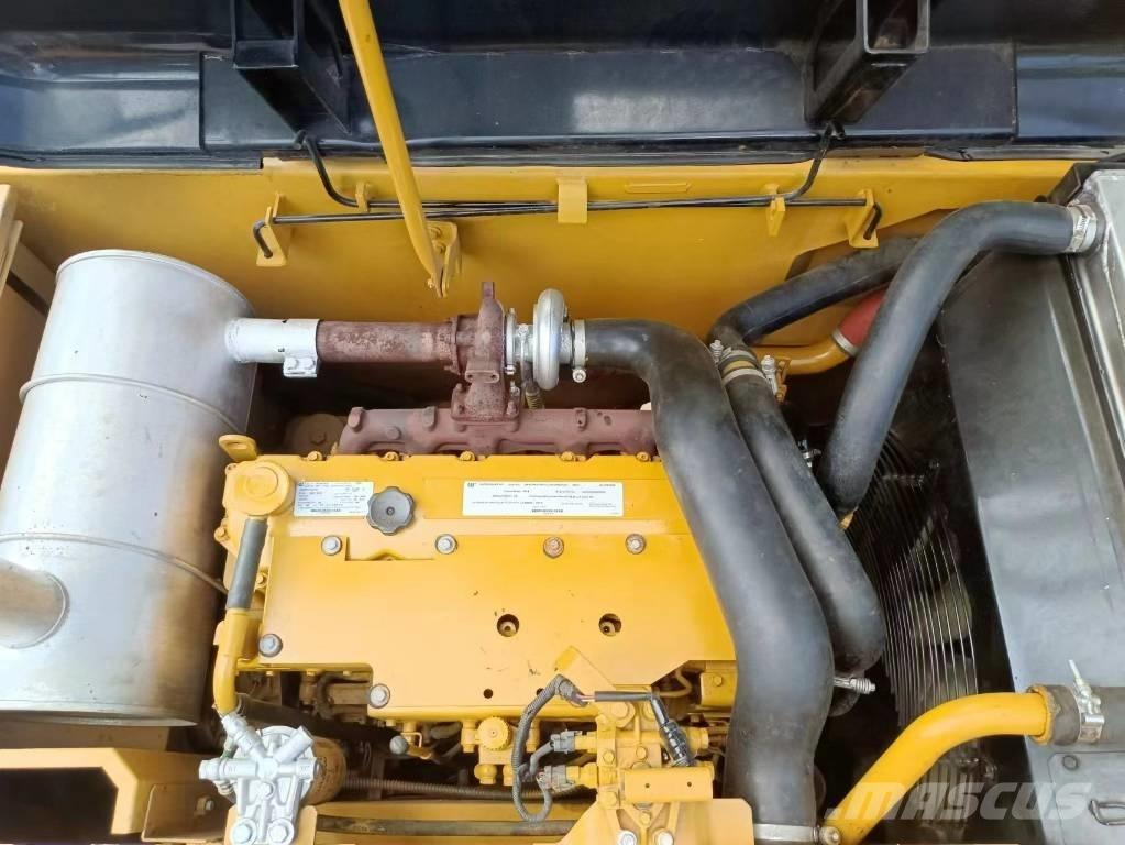 CAT 320 D Midi rýpadla 7t - 12t