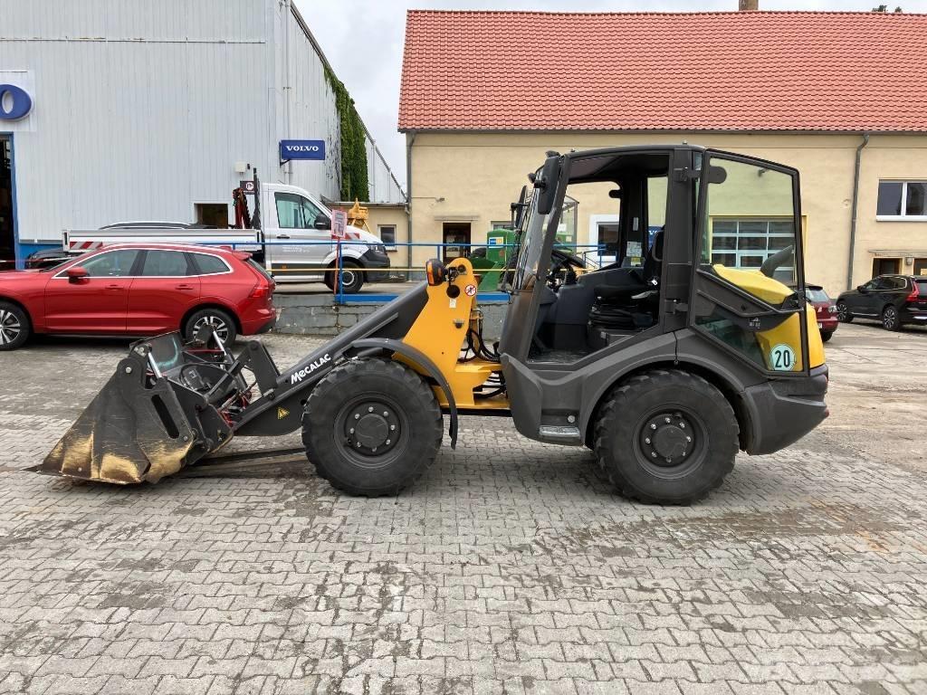 Mecalac AX 700 Kolové nakladače