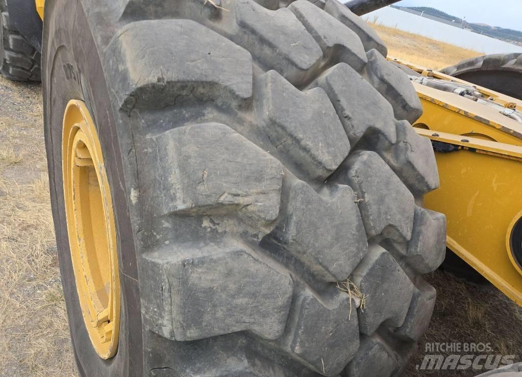 CAT 745 Kloubové dempry