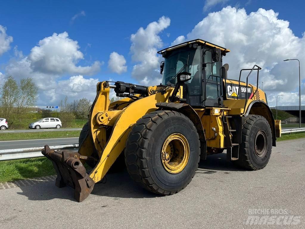 CAT 966M XE Kolové nakladače