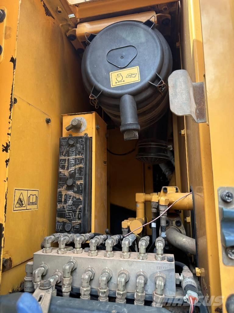 Hyundai R210W-9 Kolová rýpadla