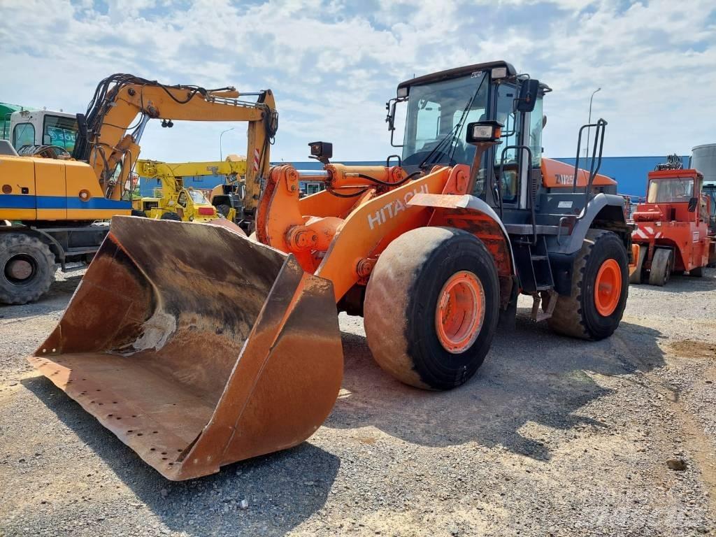 Hitachi ZW250 Kolové nakladače