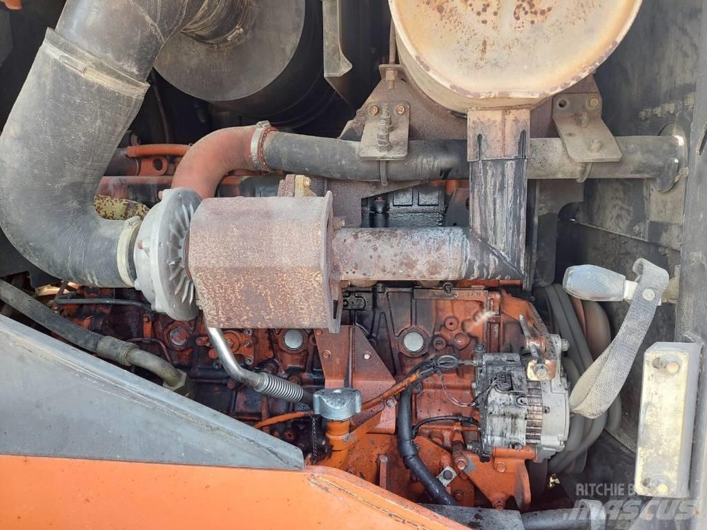 Hitachi ZW250 Kolové nakladače