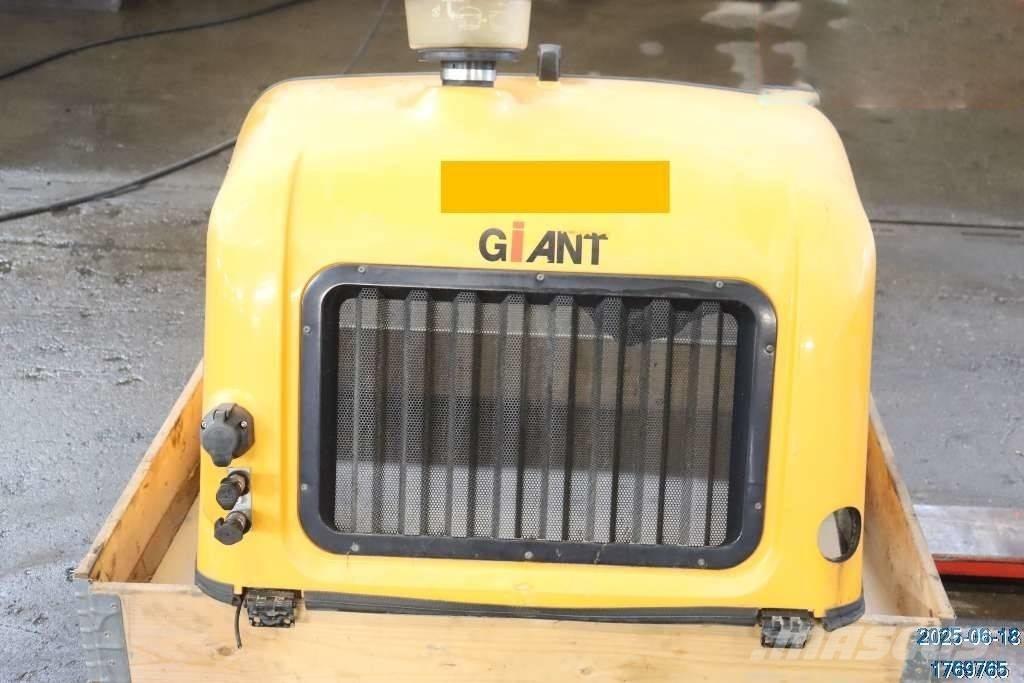 GiANT V 6004 T Kabiny a interiér