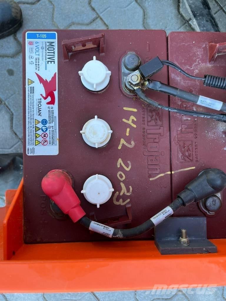 JLG 1230 ES Vertikální sloupové výtahy