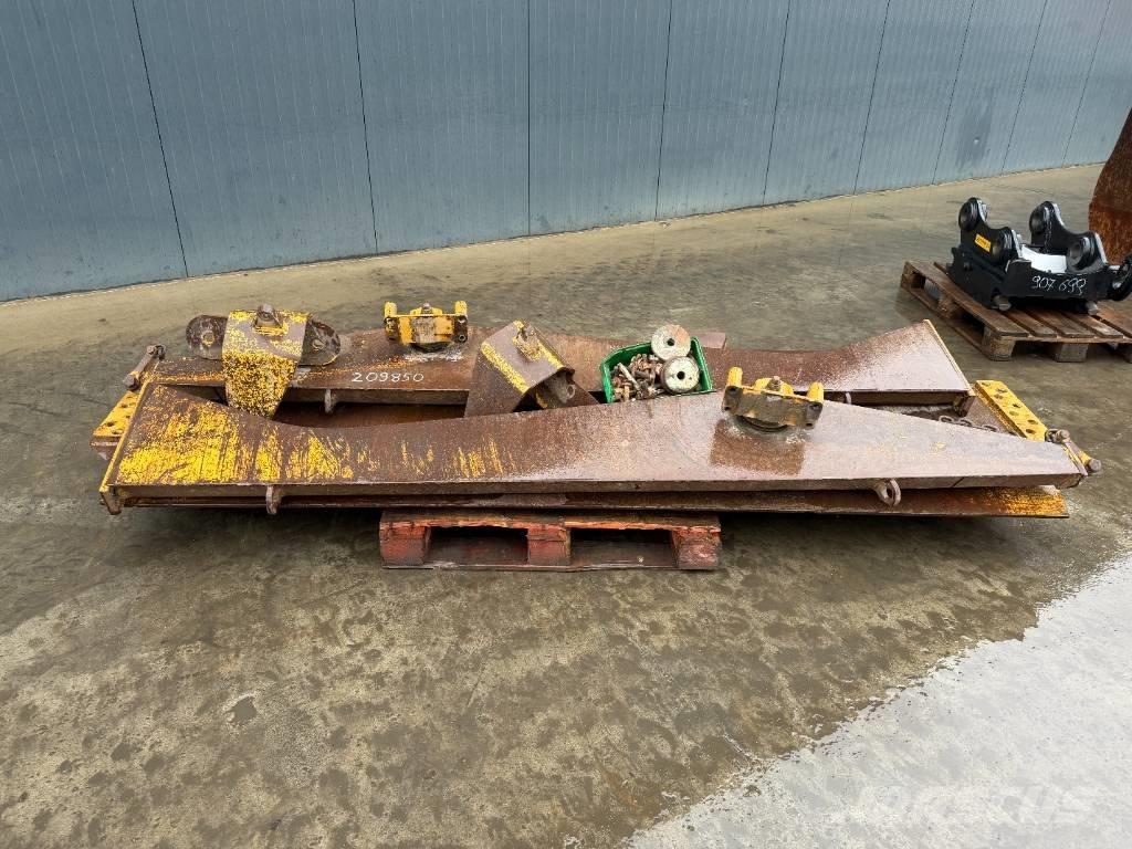 CAT 730 Zadní dveře