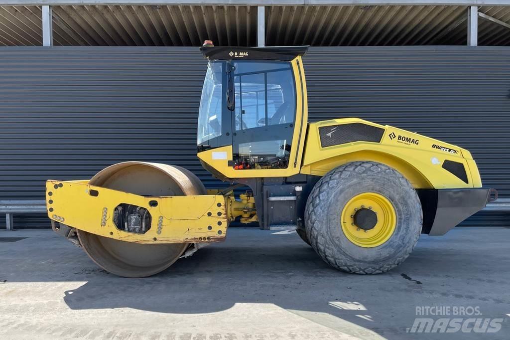Bomag BW 213 D-5 Tahačové válce