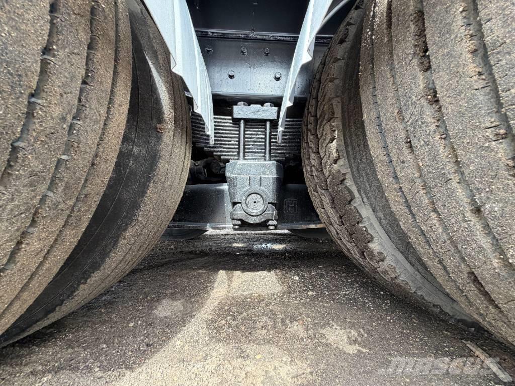 Freightliner 114 SD Kombinované/Čerpací cisterny