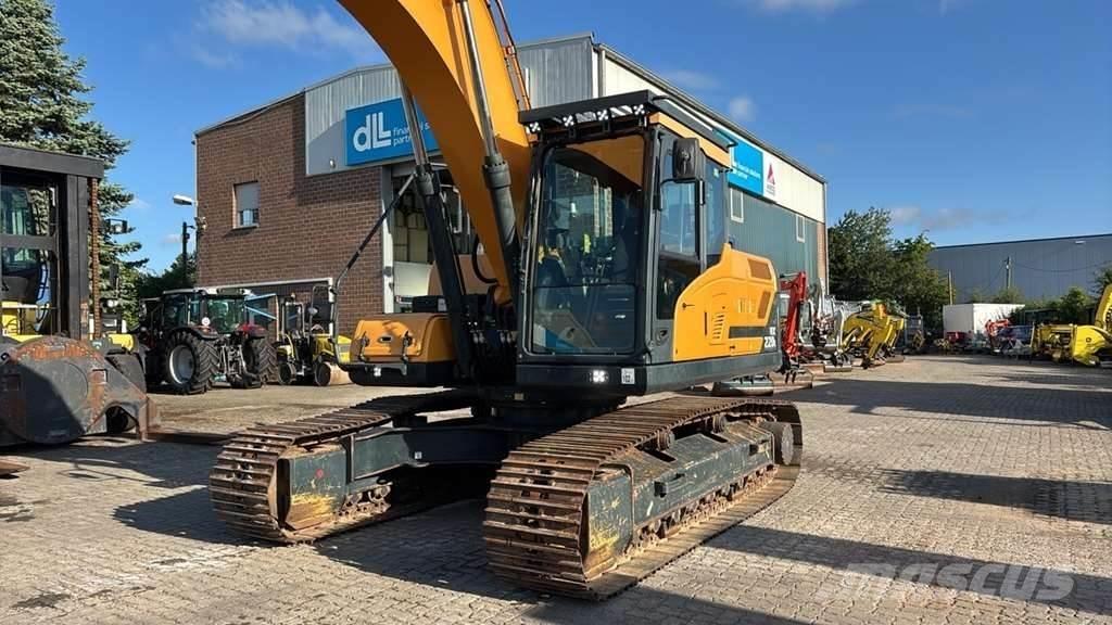 Hyundai HX220L Speciální bagry