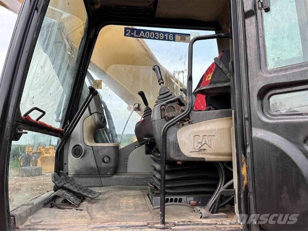CAT 330 D L Pásová rýpadla