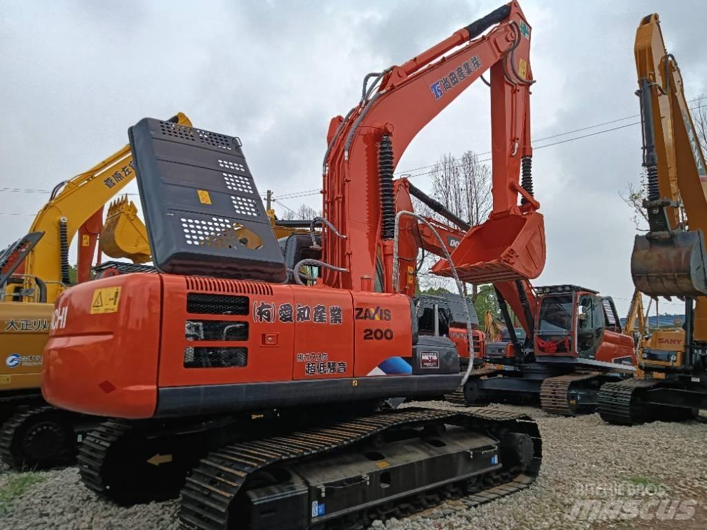 Hitachi ZX 200 Pásová rýpadla